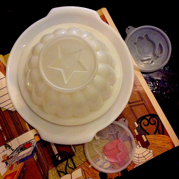 Fun Retro Jell-O Mold Set! - Picture 6 of 6
